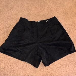 Gap Black pleated shorts